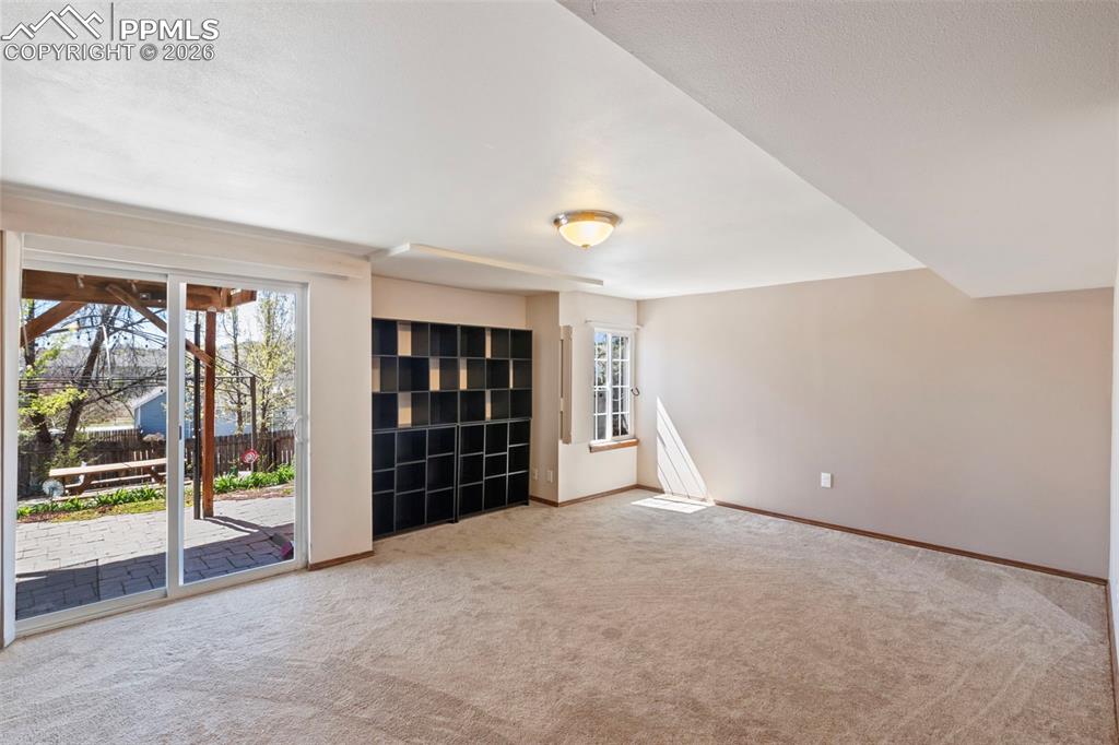 Image 34 of 44: Family Room