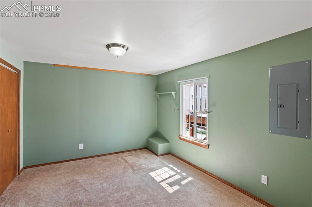 Image 36 of 44: Bedroom