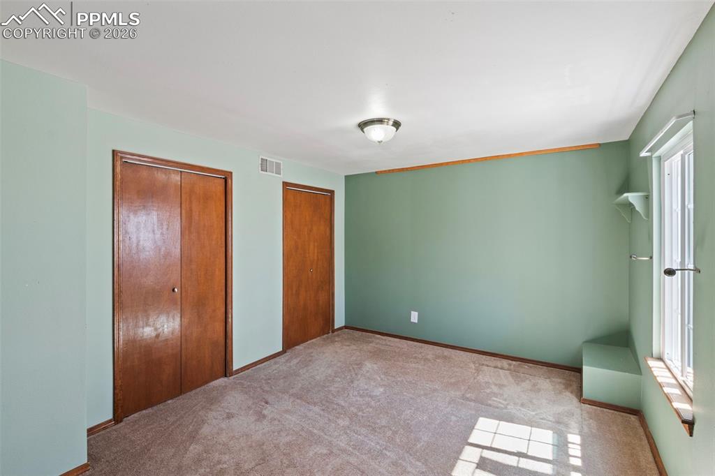 Image 37 of 44: Bedroom