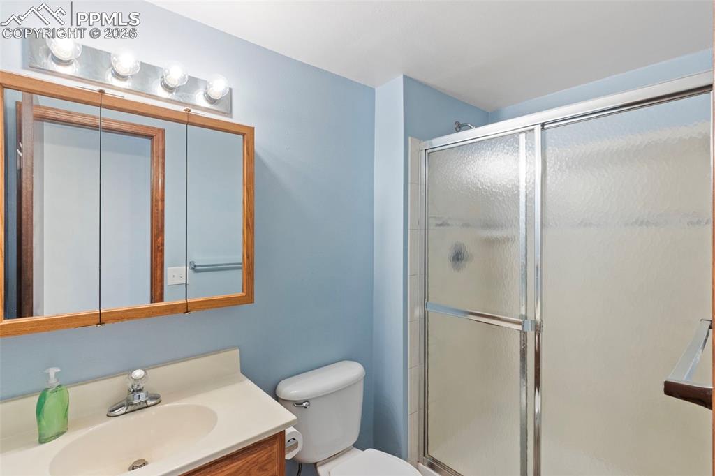 Image 38 of 44: Bathroom