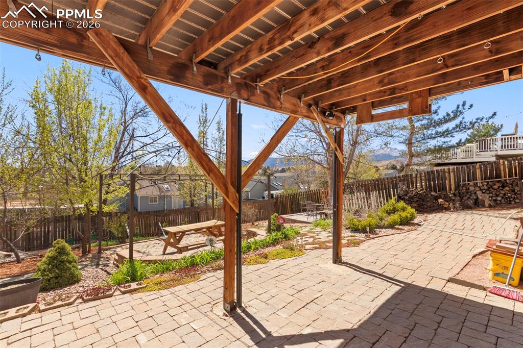 Image 40 of 44: Patio