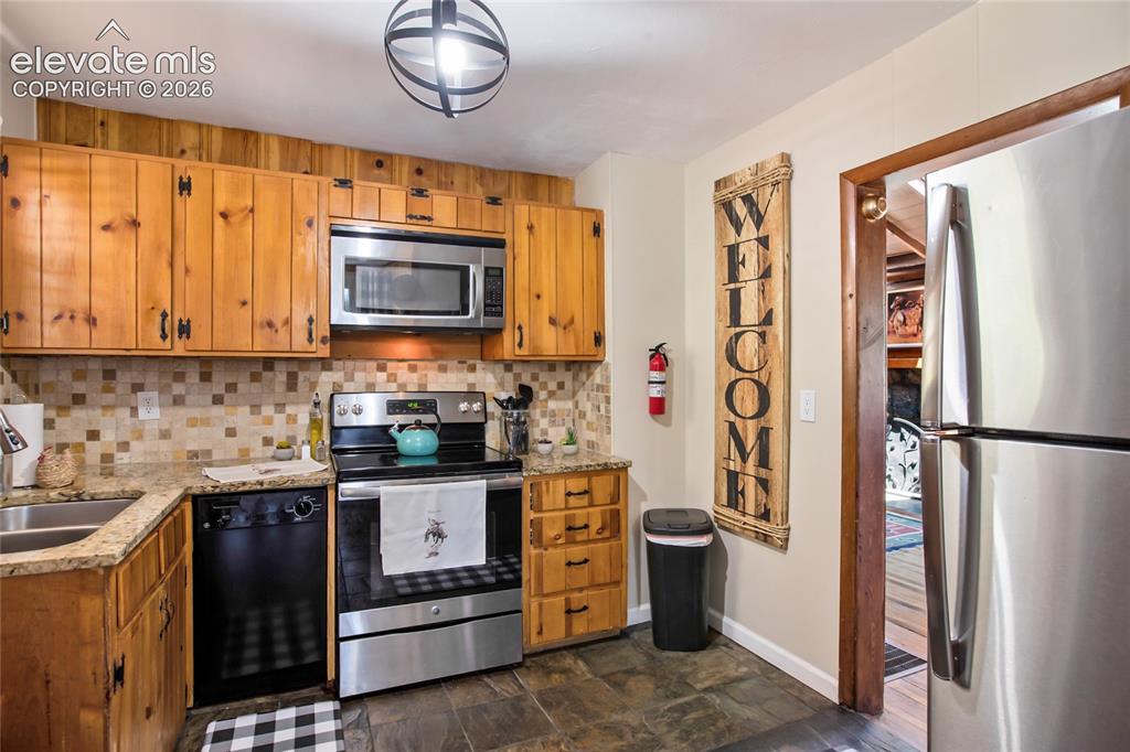 Image 20 of 49: Kitchen