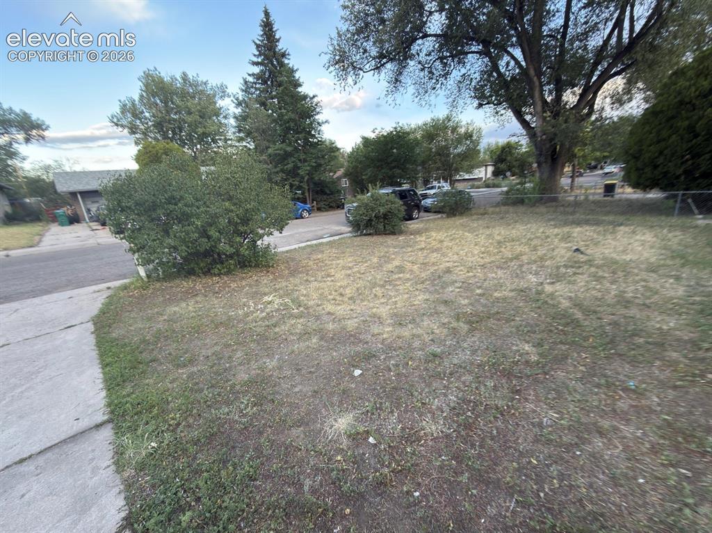 Image 14 of 14: Yard