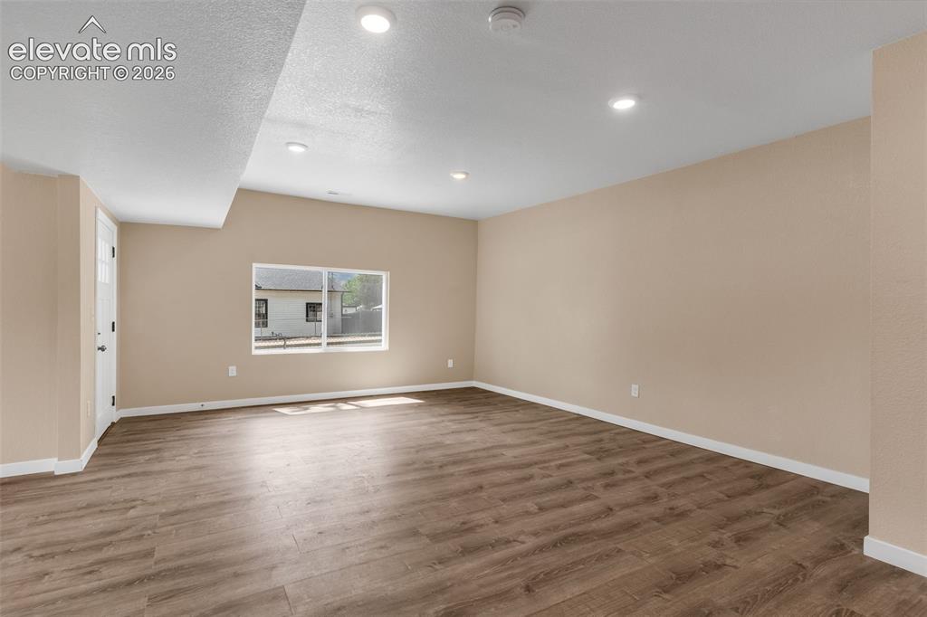 Image 15 of 50: Living Room