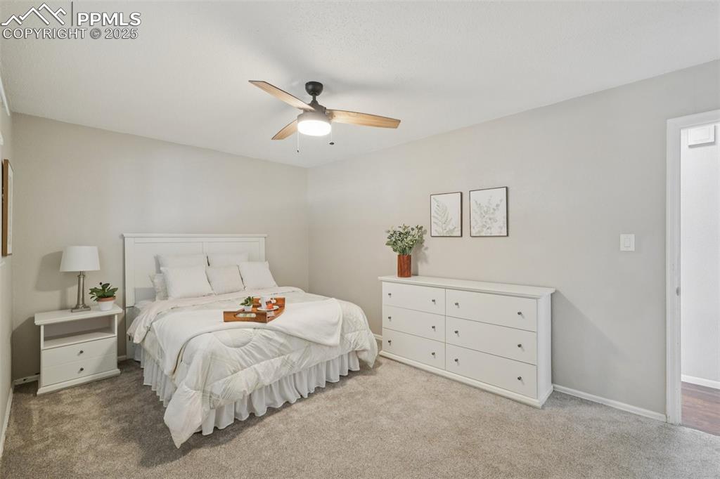 Image 14 of 44: Bedroom