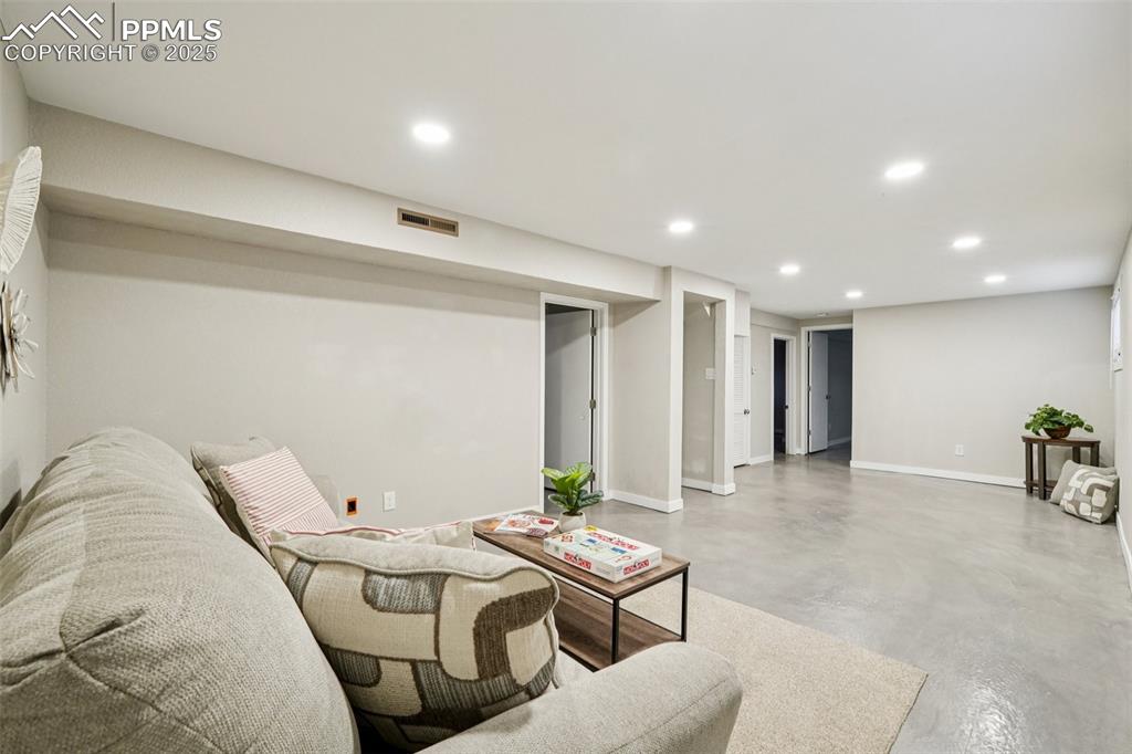 Image 21 of 44: Family Room