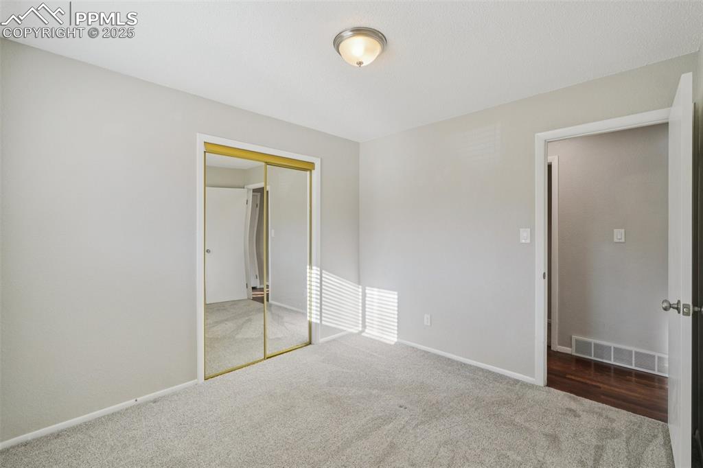 Image 29 of 44: Bedroom