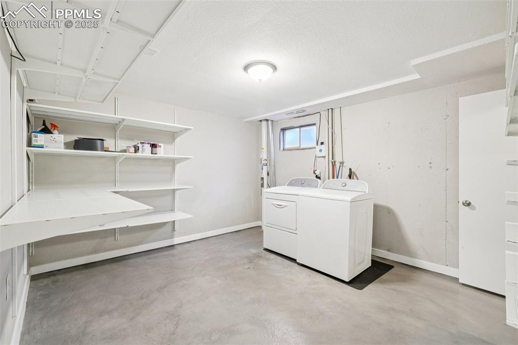 Image 33 of 44: Laundry