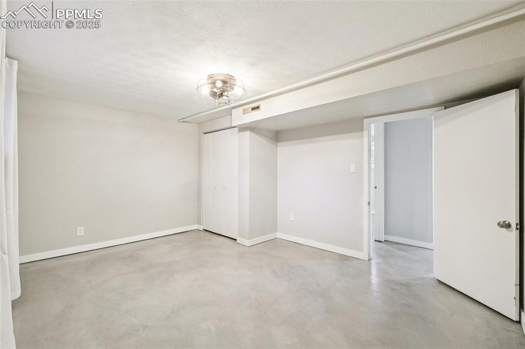 Image 37 of 44: Bedroom