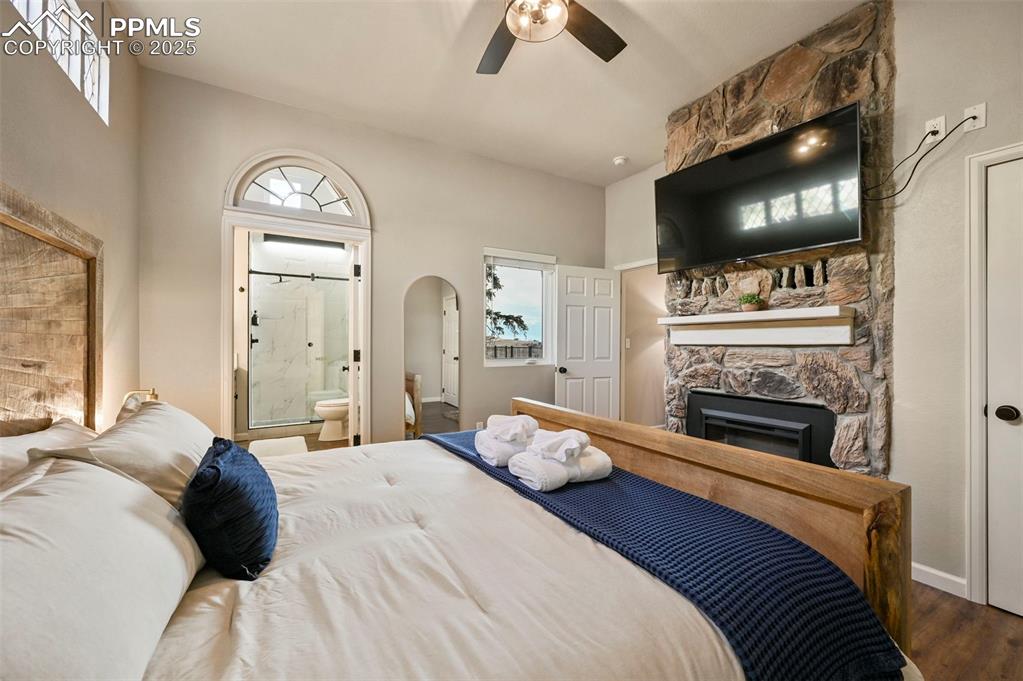 Image 12 of 45: Bedroom