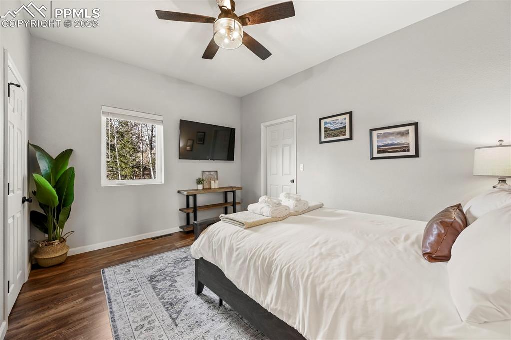 Image 15 of 45: Bedroom