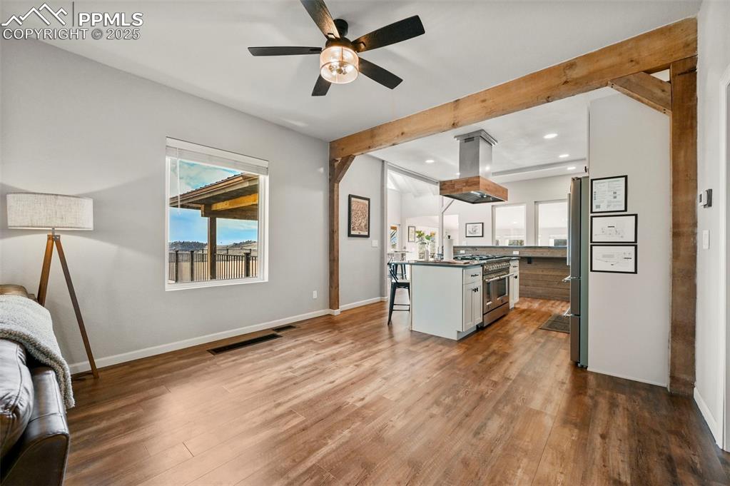 Image 16 of 45: Kitchen