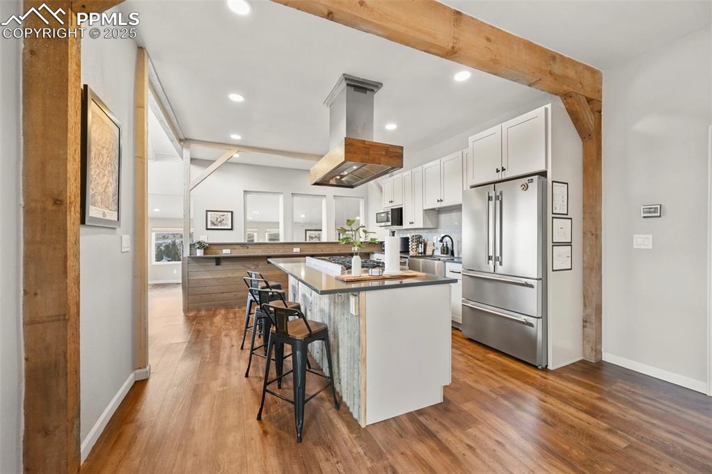 Image 23 of 45: Kitchen