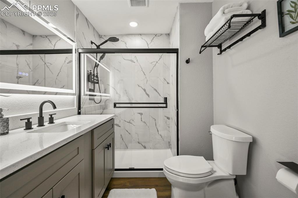 Image 36 of 45: Bathroom