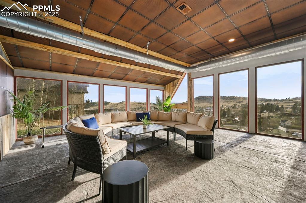 Image 43 of 45: Sun Room