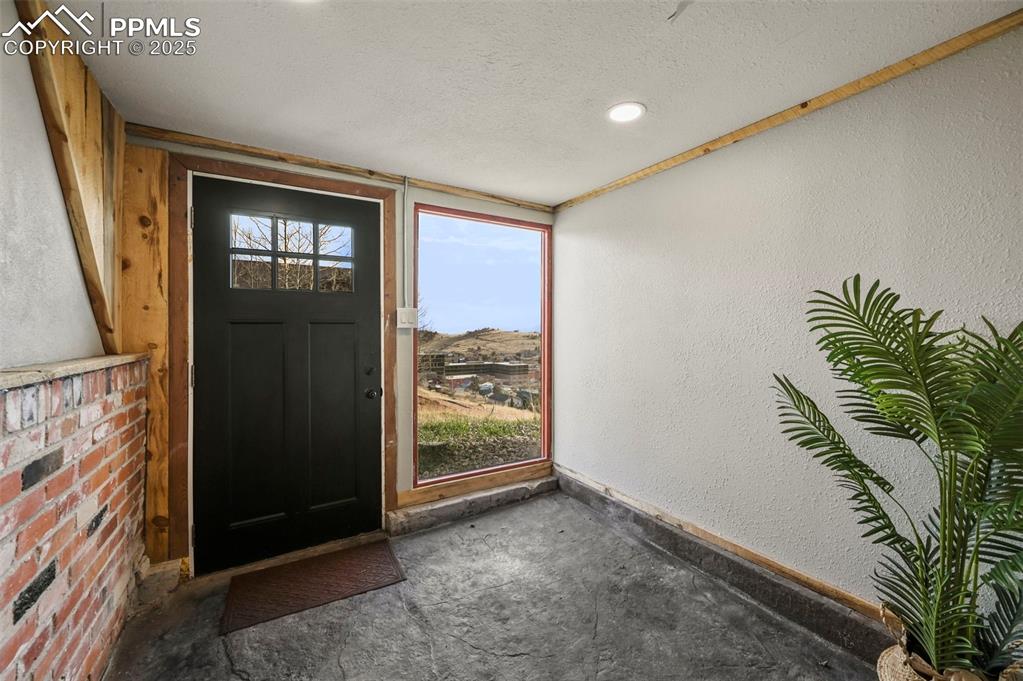 Image 44 of 45: Entry