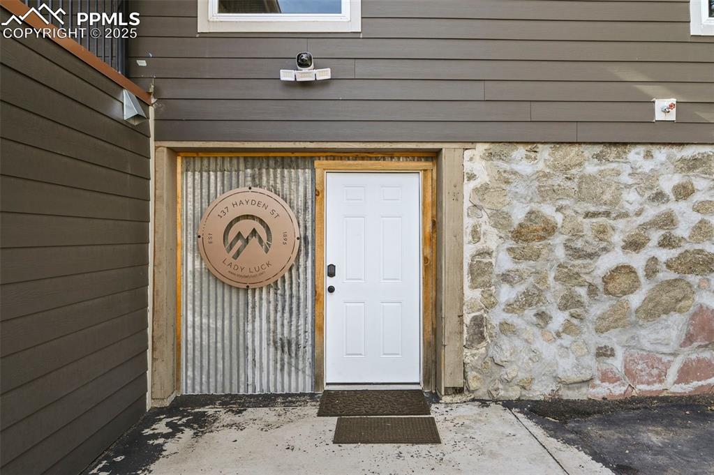 Image 6 of 45: Entry