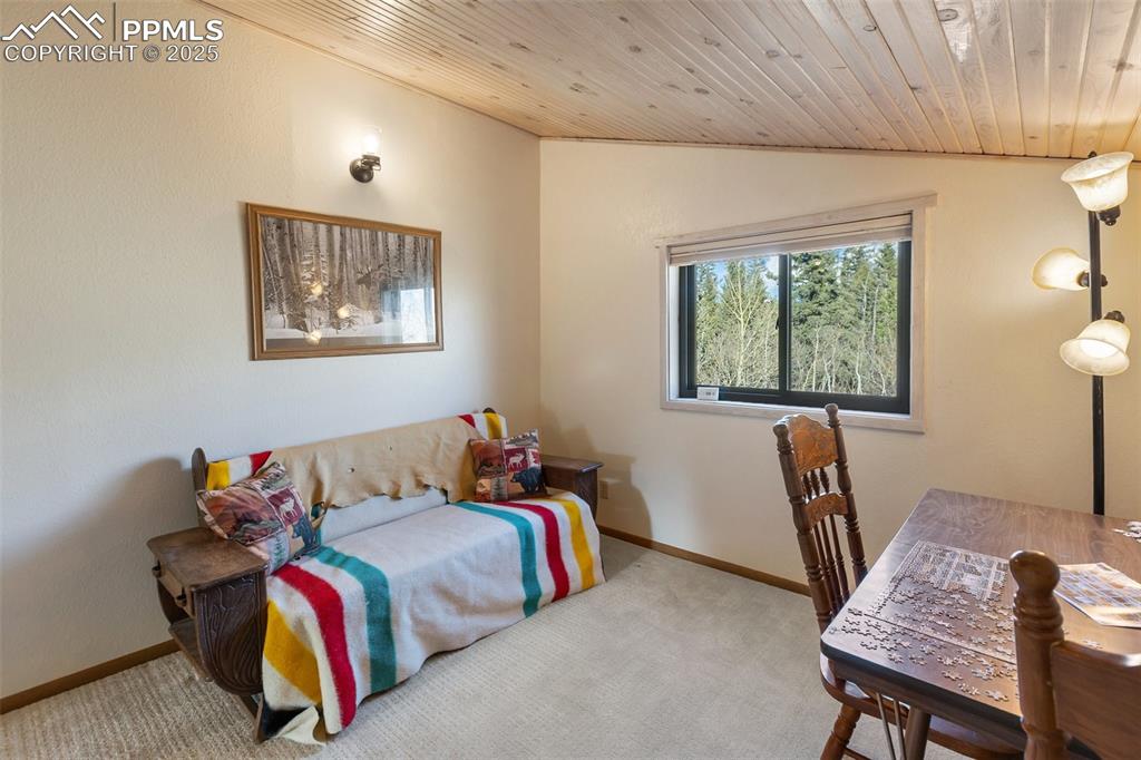 Image 18 of 50: Bedroom