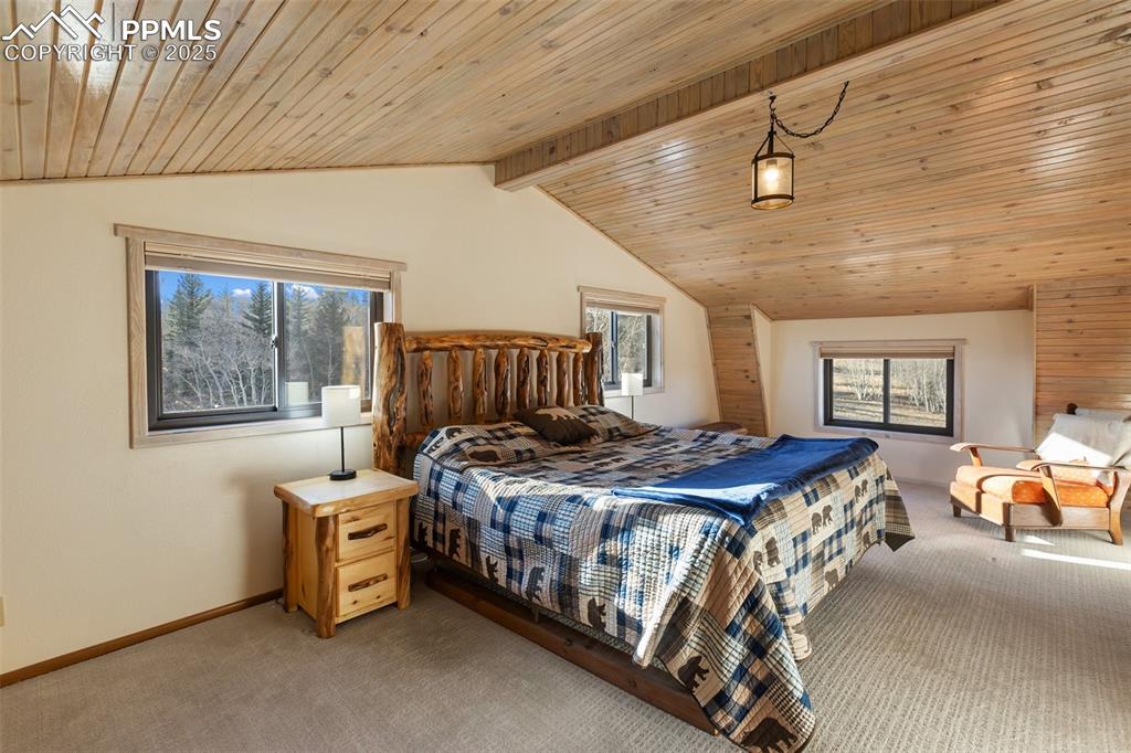 Image 24 of 50: Bedroom