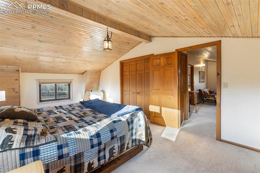 Image 25 of 50: Bedroom