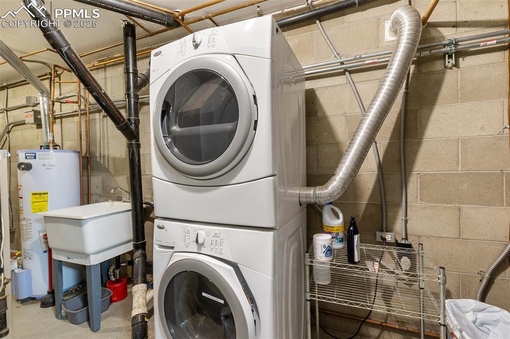 Image 29 of 50: Laundry