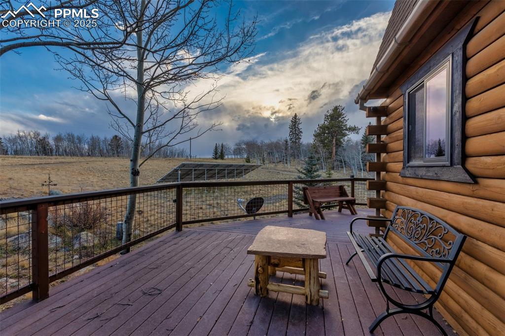 Image 31 of 50: Deck