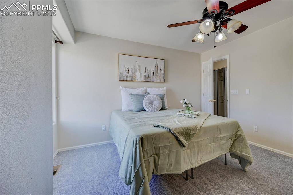 Image 13 of 20: Bedroom