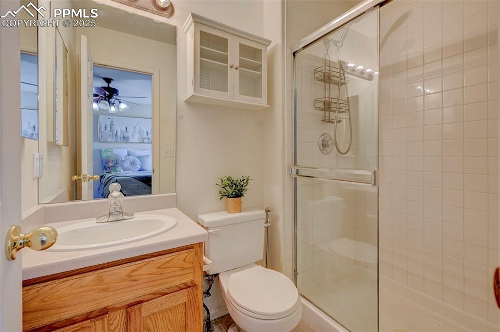 Image 16 of 20: Bathroom