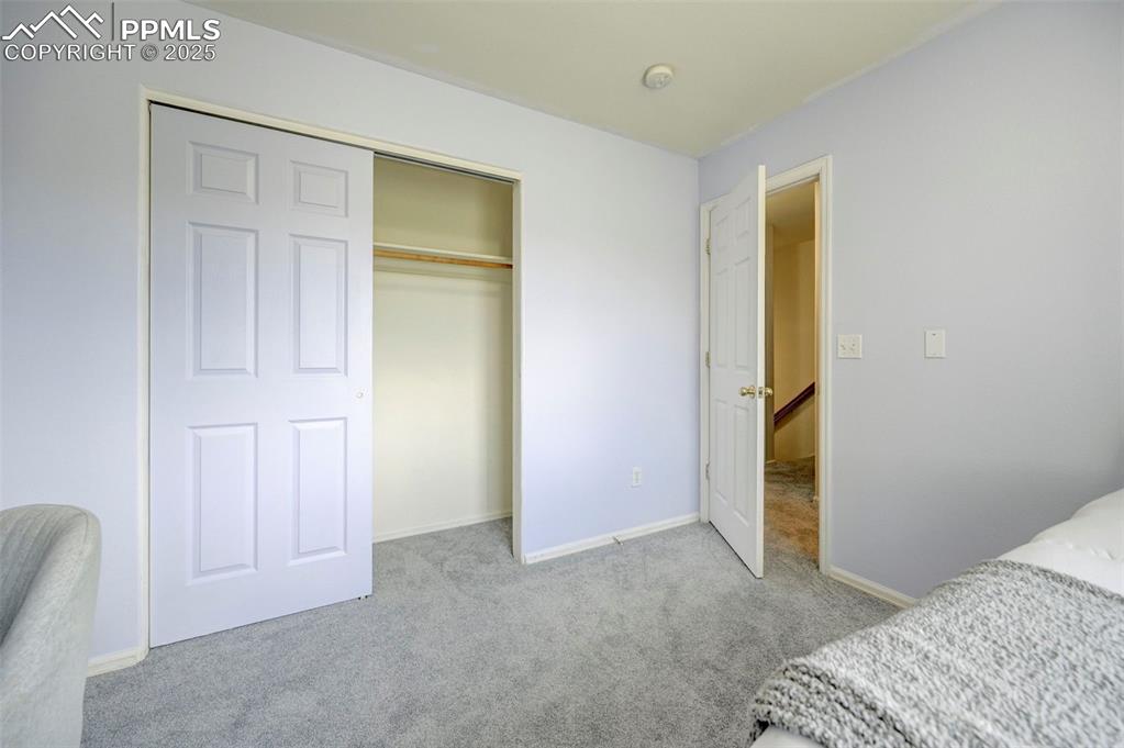 Image 18 of 20: Bedroom