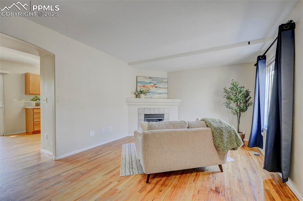 Image 4 of 20: Living Room