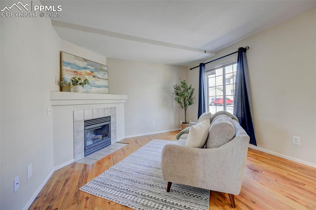 Image 7 of 20: Living Room