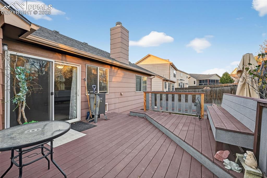 Image 5 of 41: Trex Deckwith built in seating! 