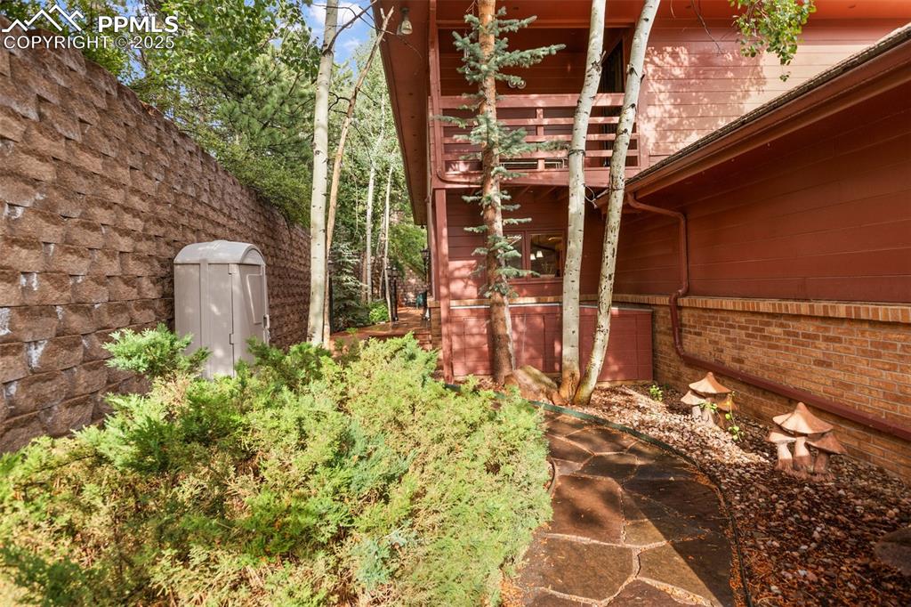 Image 11 of 48: Yard