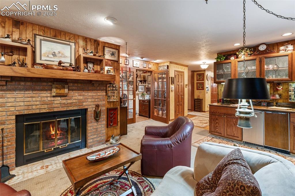 Image 16 of 48: Living Room