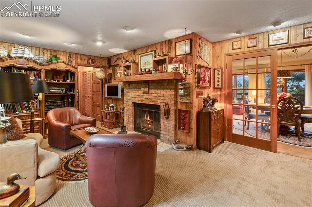 Image 18 of 48: Living Room