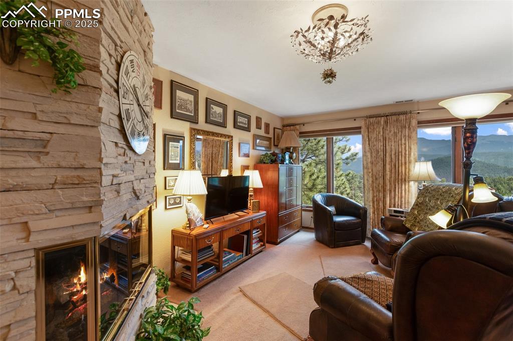 Image 19 of 48: Living Room