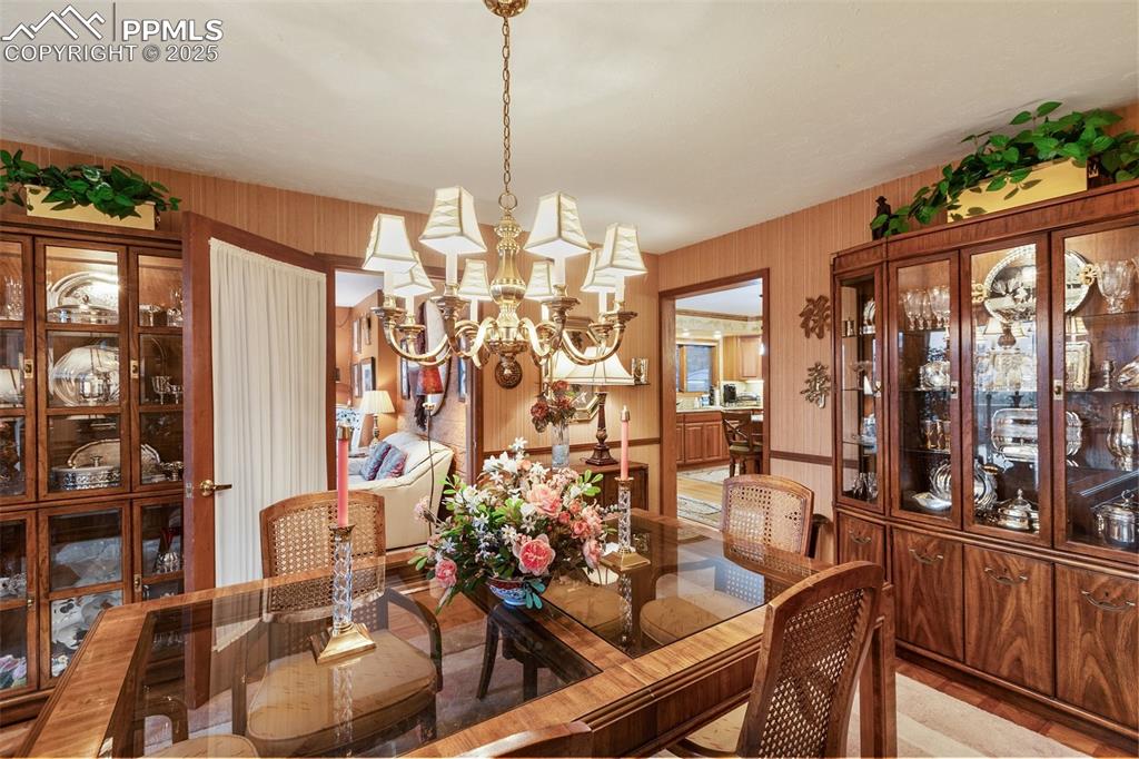Image 25 of 48: Dining Area