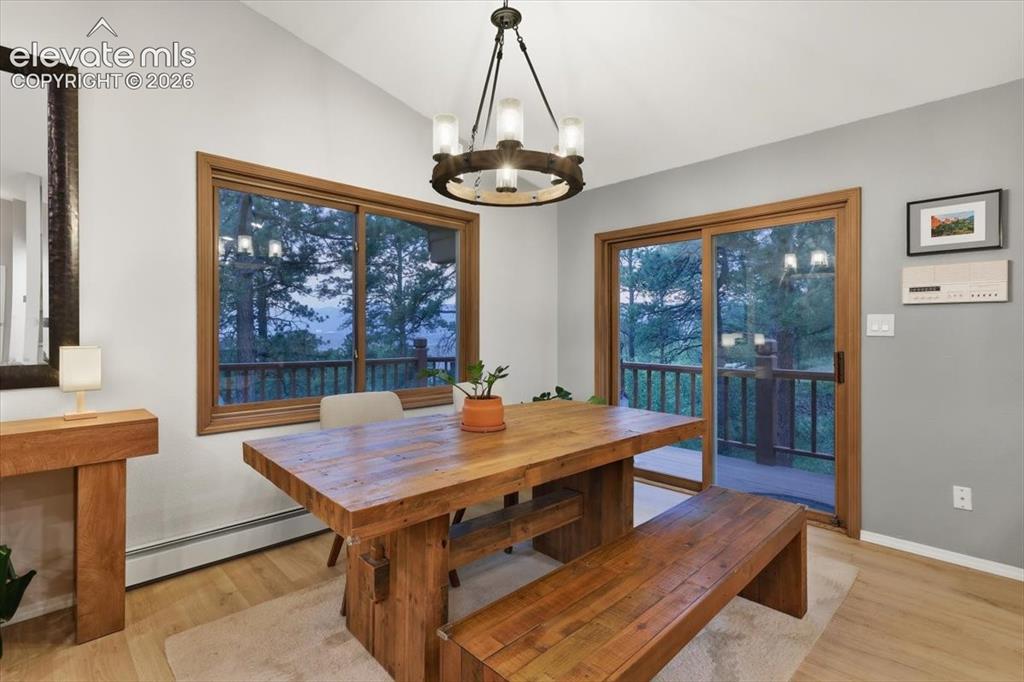 Image 11 of 50: Dining Area