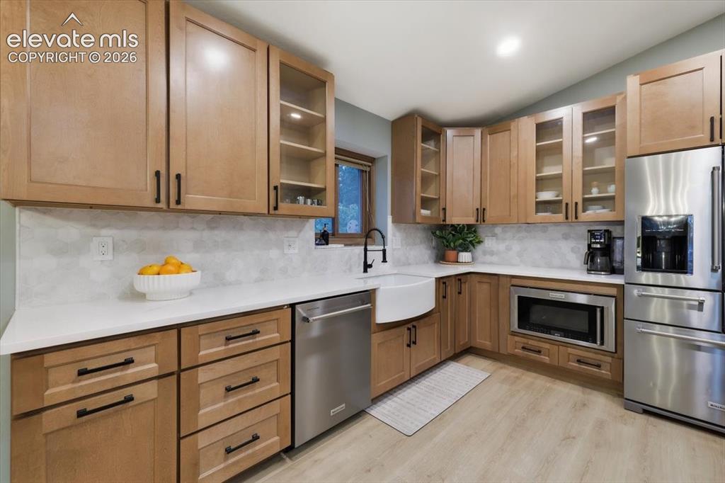 Image 6 of 50: Kitchen
