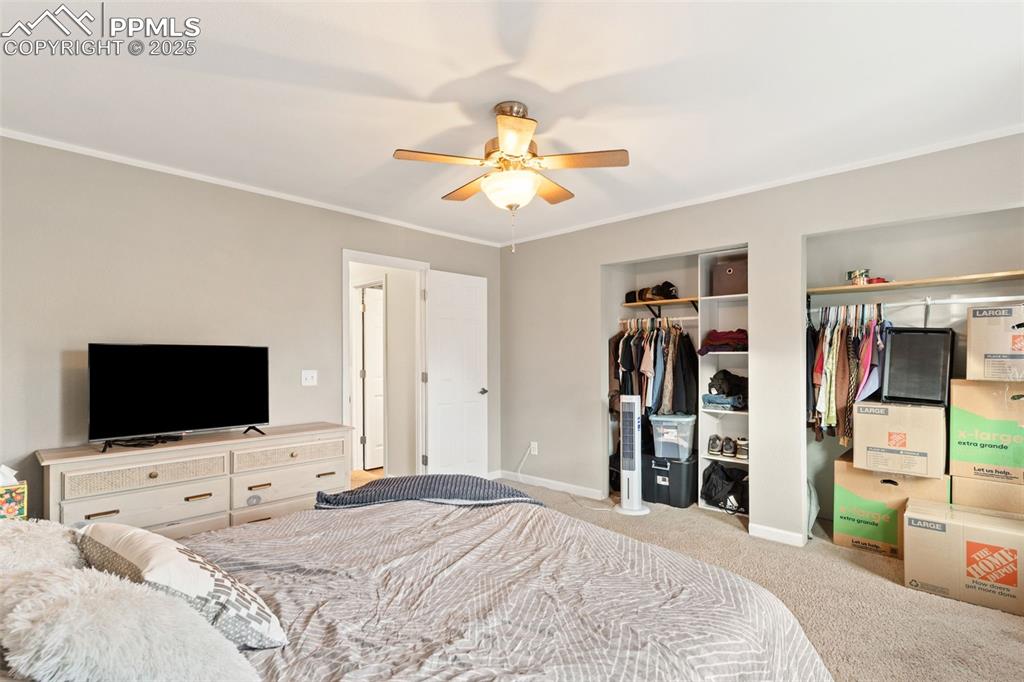 Image 18 of 26: Bedroom