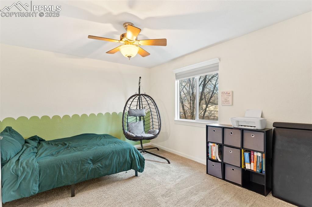 Image 21 of 26: Bedroom