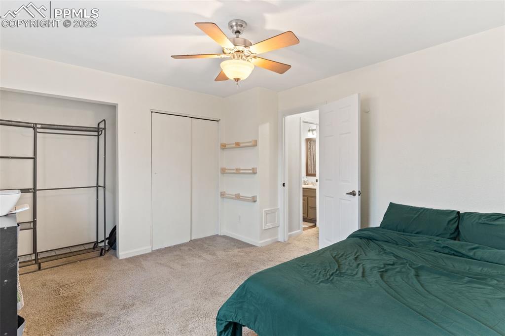 Image 23 of 26: Bedroom