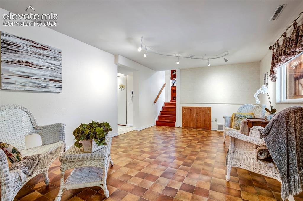Image 19 of 48: Comfortable Gathering Space