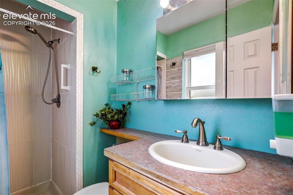 Image 25 of 48: Primary Bathroom Ensuite, Upper Level