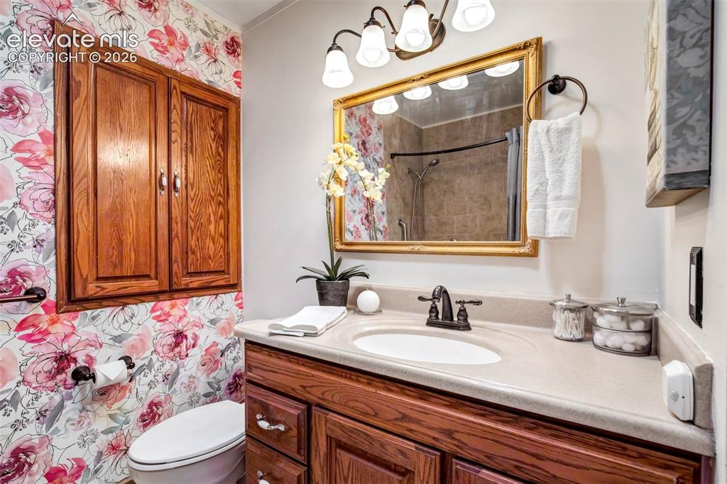 Image 30 of 48: Hall Bath With Tub/Shower Combination