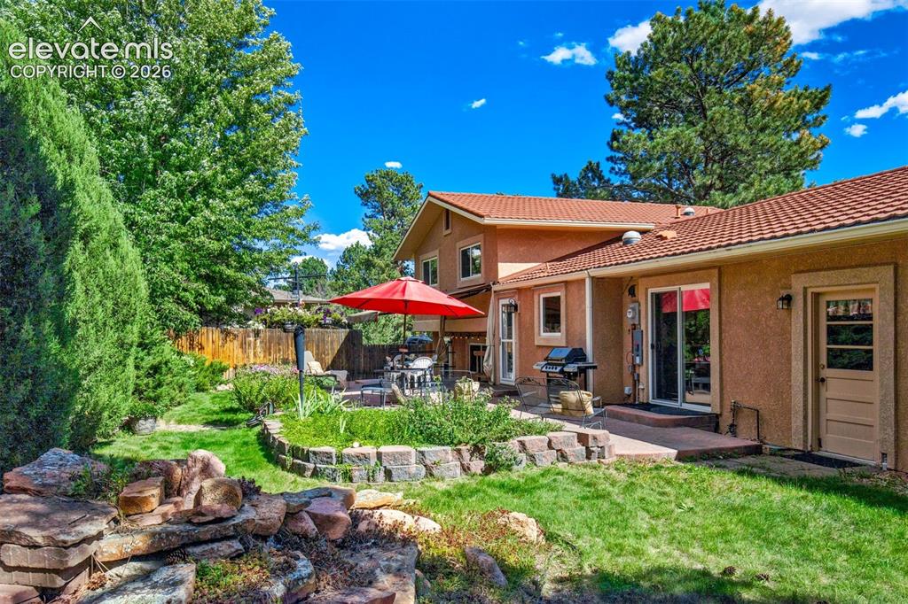 Image 43 of 48: Extensive Outdoor Area For Relaxing 