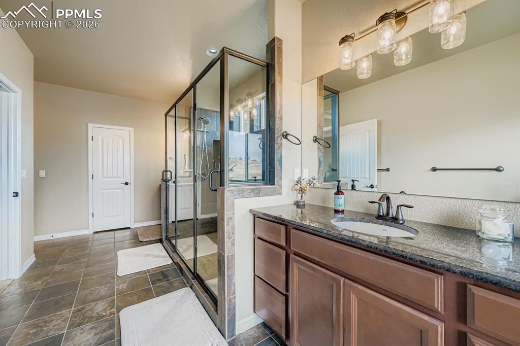 Image 15 of 36: double shower