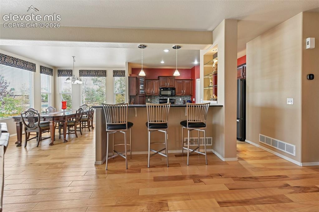 Image 4 of 47: Kitchen