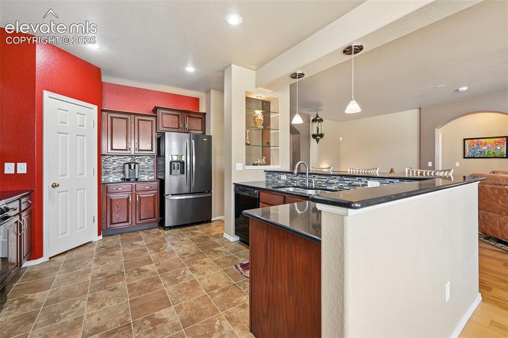 Image 7 of 47: Kitchen