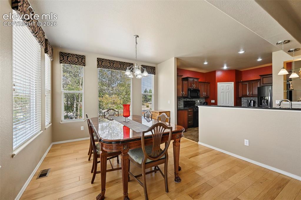 Image 9 of 47: Dining Area